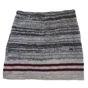 Kyber OuterWear women’s wool skirt size large. Grey with burgundy stripes
